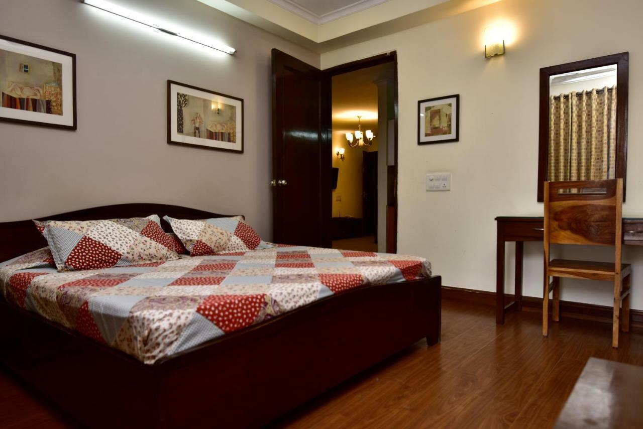 2Bhk Comfortable Furnished Serviced Apartments In Hauz Khas - Woodpecker Apartments Új-Delhi Kültér fotó
